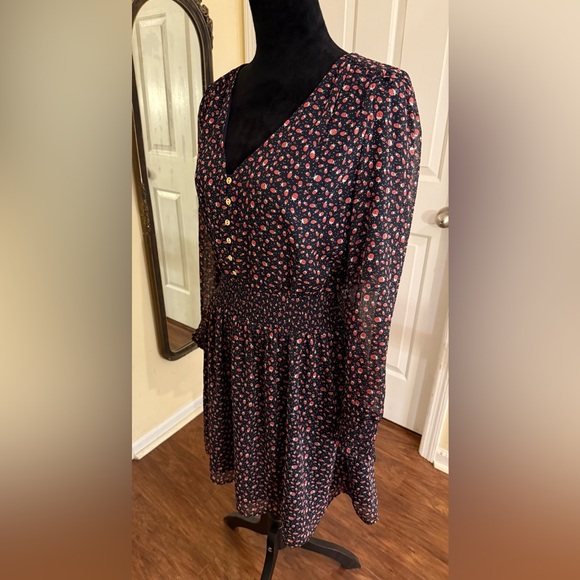 🌸 LOFT Floral Smocked Waist Dress – Size Medium 🌸 - Picture 4 of 8